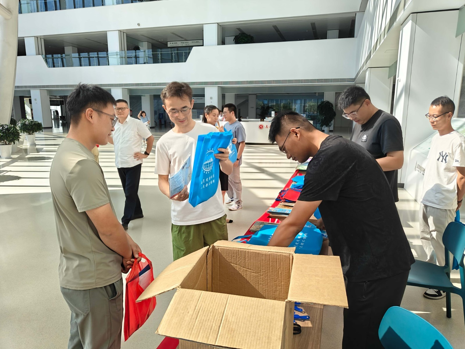 多场景联动强化全民国家版图意识——路通检测公司联合南京市规资局高淳分局开展测绘法宣传日主题活动